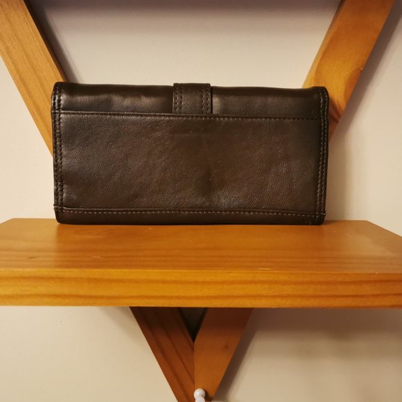 Danier genuine leather purse /wallet brown very soft leather w buckle & zipper - Picture 4 of 9